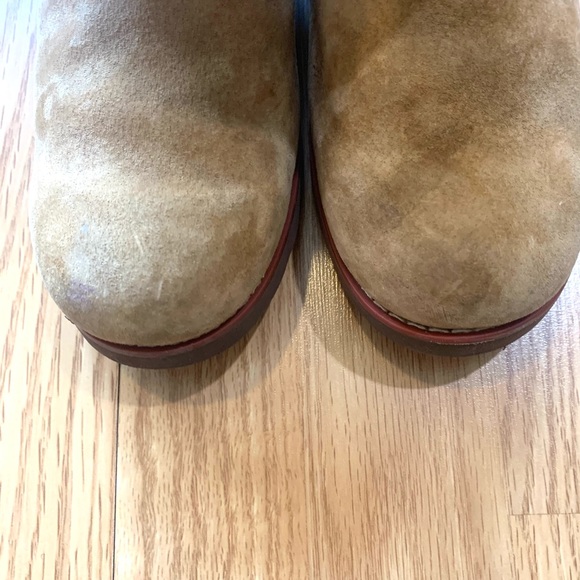 Woman’s Ugg Shearling Boots - Picture 5 of 15